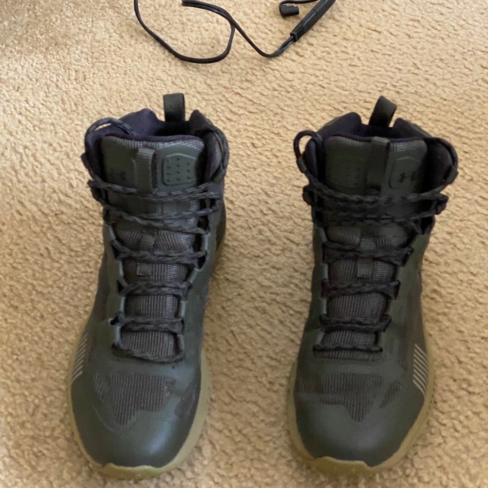UNDER ARMOUR boots